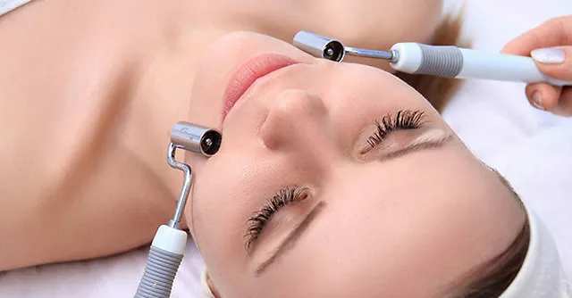 Tratamiento de corriente galvánica facial en Esencia Estética