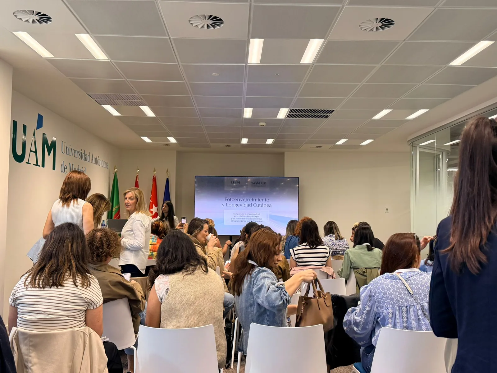 Sala de formación profesional en la Universidad Autónoma de Madrid - curso de estética avanzada