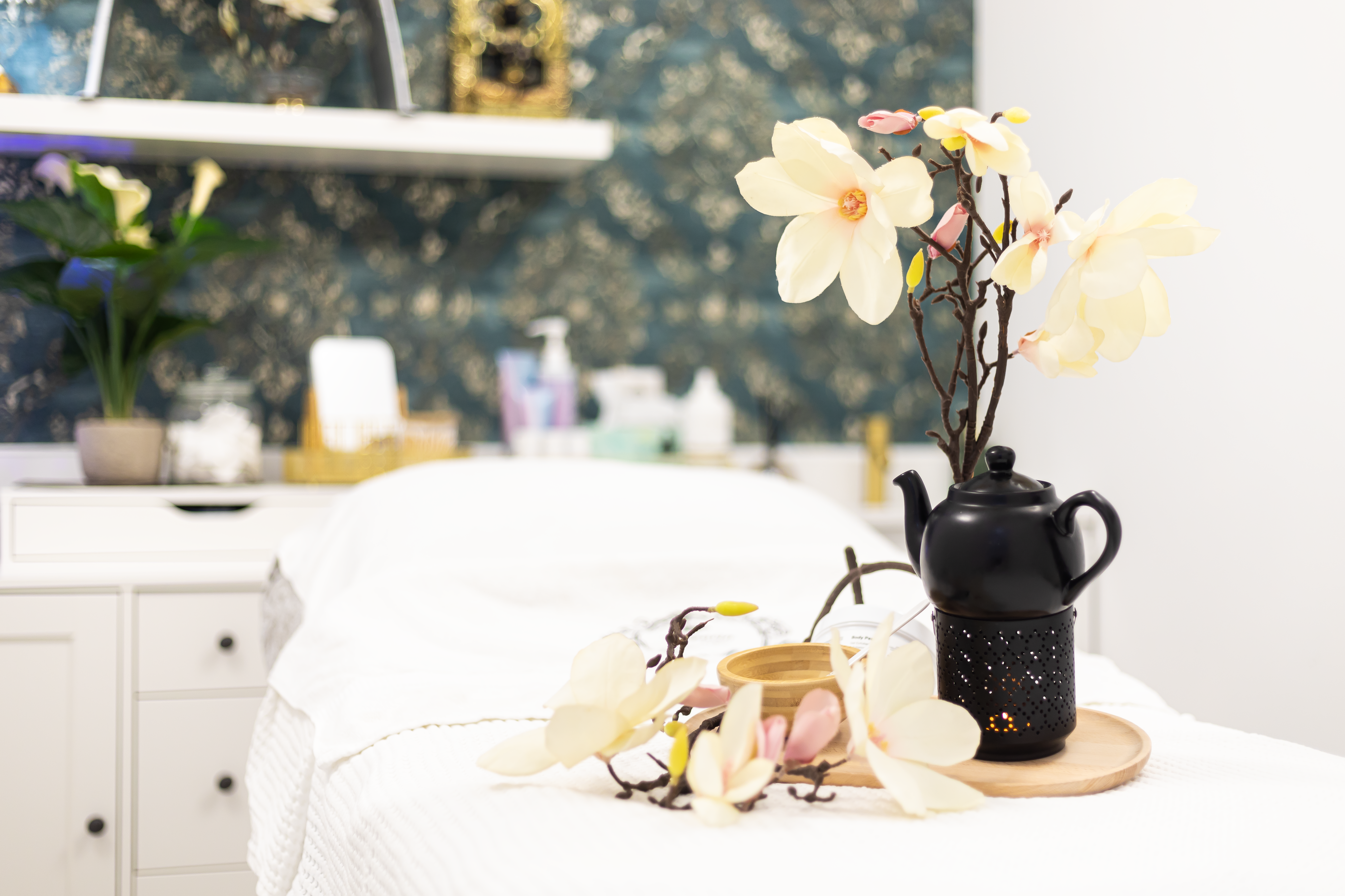 Sala de tratamiento con camilla