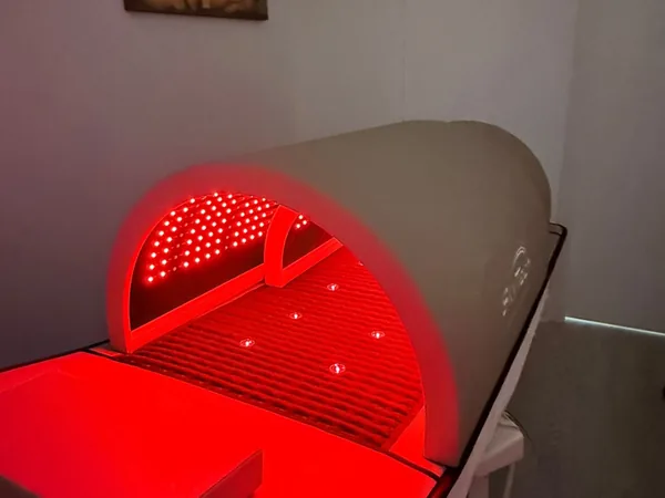 Ritual Luz domo apagado en cabina de Esencia Estética · ambiente envolvente