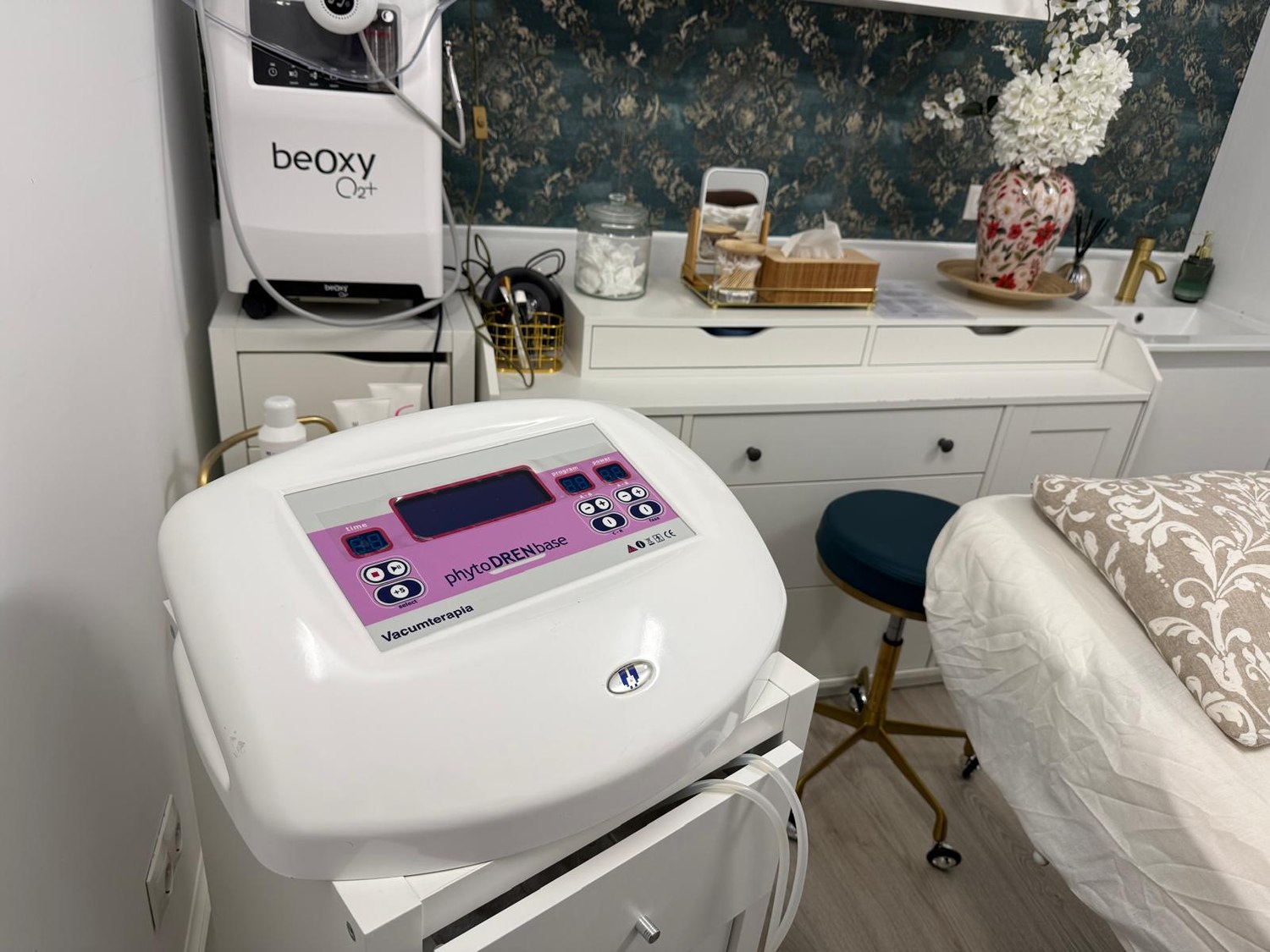 Oxigenoterapia facial beOxy O2+ en cabina de Esencia Estética Campo Real